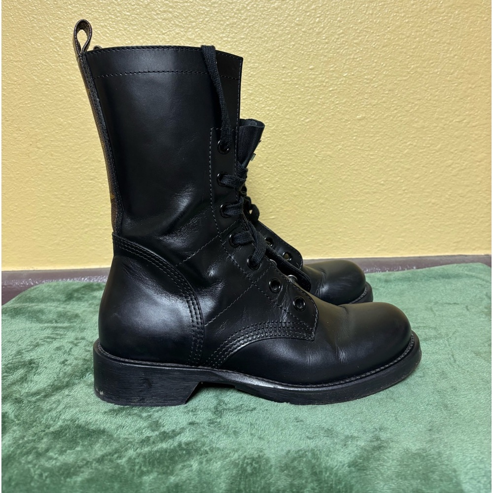 Louis Vuitton
LV Monogram Leather Combat Boots - Picture 7 of 14